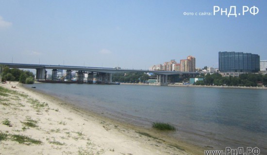Вид на новый Ворошиловский мост со стороны городского пляжа